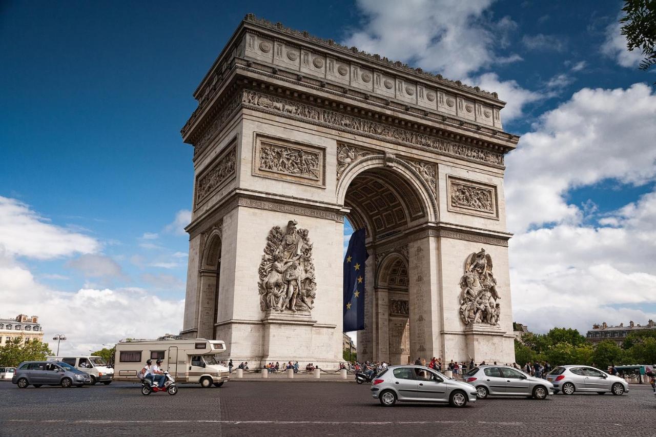 Arc De Triomphe - Foch Palace Париж Екстериор снимка
